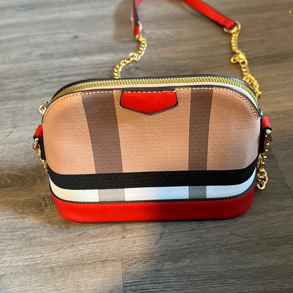 Amazon brand. Generic handbag. Received as a gift. Never used.